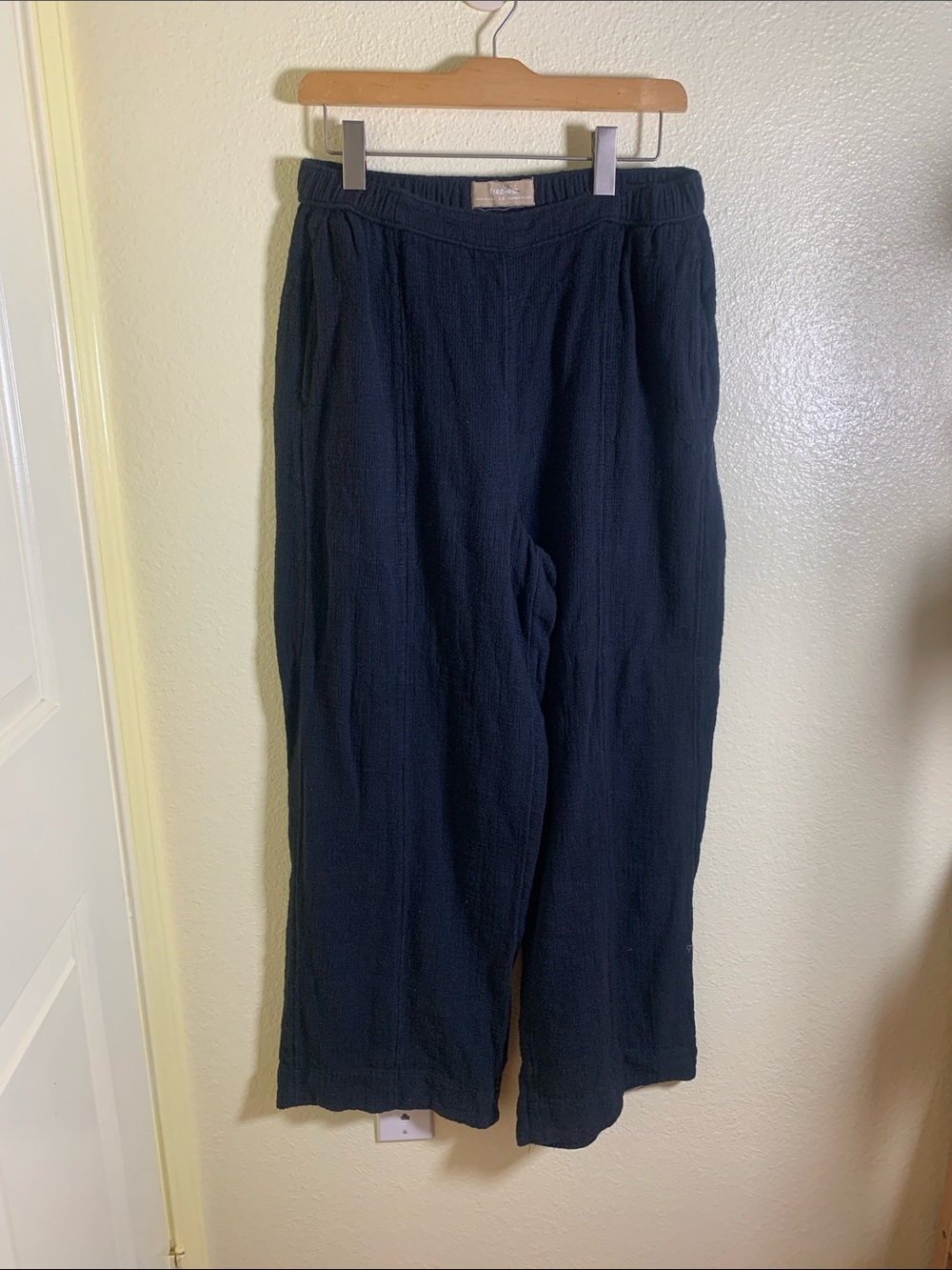 NWOT FREE-EST Navy Wide-Leg Elastic Waist Joggers, Size L